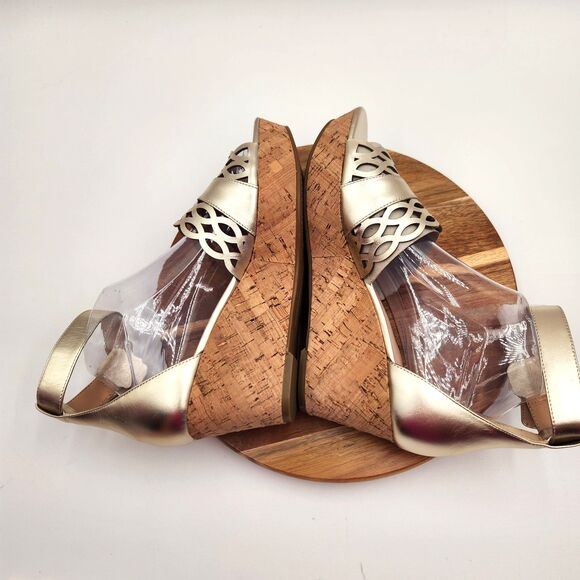 Isaac Mizrahi Platform Sandal Women's 9M Gold Leather Ankle Strap Cork Wedge - Picture 6 of 12